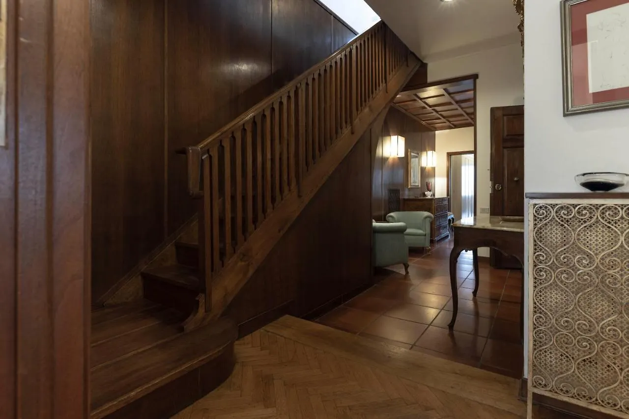 Palazzo Cecchi Luxury Apartment Florence