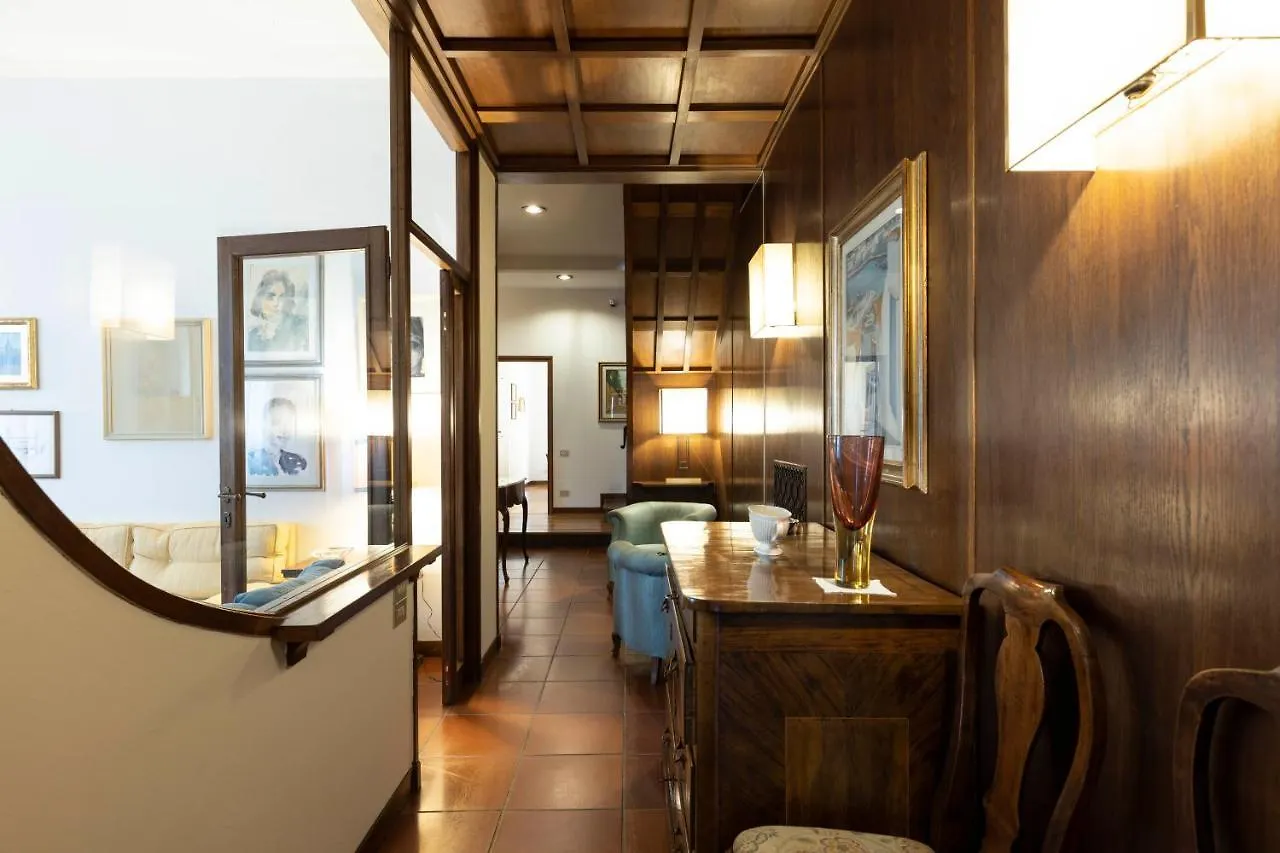 Palazzo Cecchi Luxury Apartment Florence